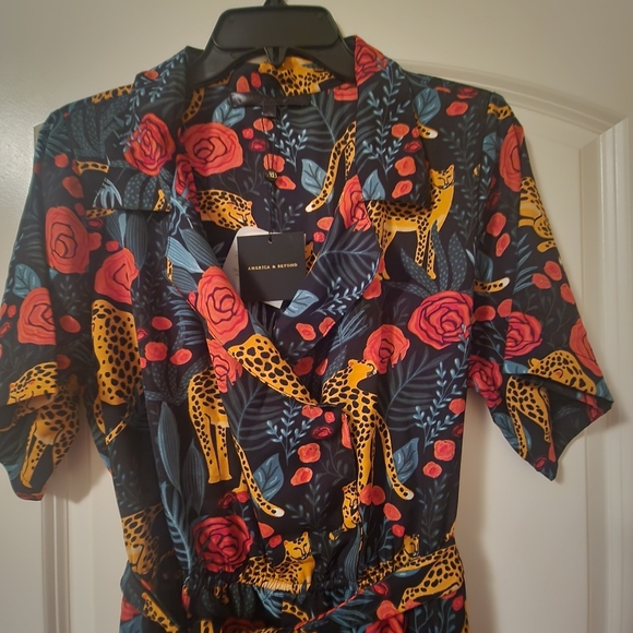 Jaguar Print Short Sleeve Jumpsuit - Picture 9 of 10